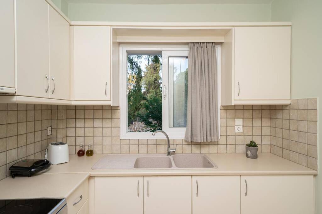 ארגוסטולי Central & Elegant Suite With Private Garden מראה חיצוני תמונה