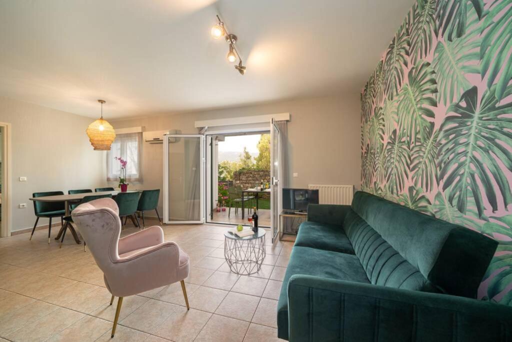 ארגוסטולי Central & Elegant Suite With Private Garden מראה חיצוני תמונה