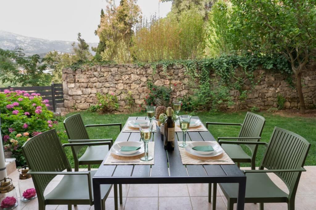 ארגוסטולי Central & Elegant Suite With Private Garden מראה חיצוני תמונה