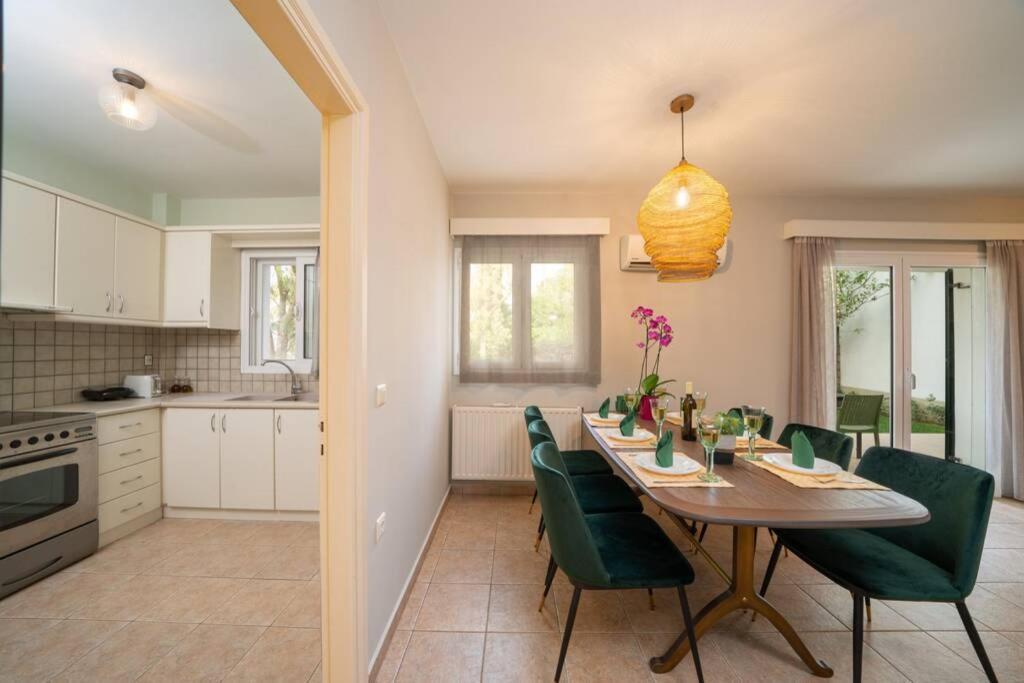 ארגוסטולי Central & Elegant Suite With Private Garden מראה חיצוני תמונה