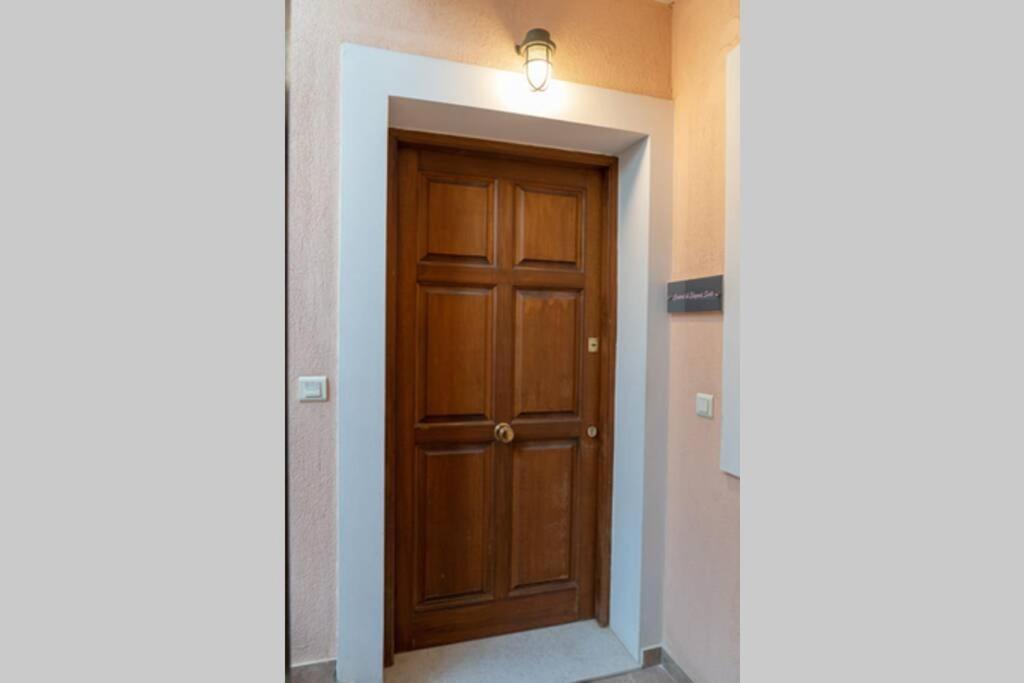 ארגוסטולי Central & Elegant Suite With Private Garden מראה חיצוני תמונה