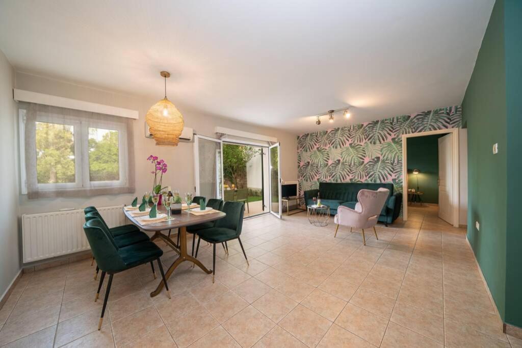 ארגוסטולי Central & Elegant Suite With Private Garden מראה חיצוני תמונה