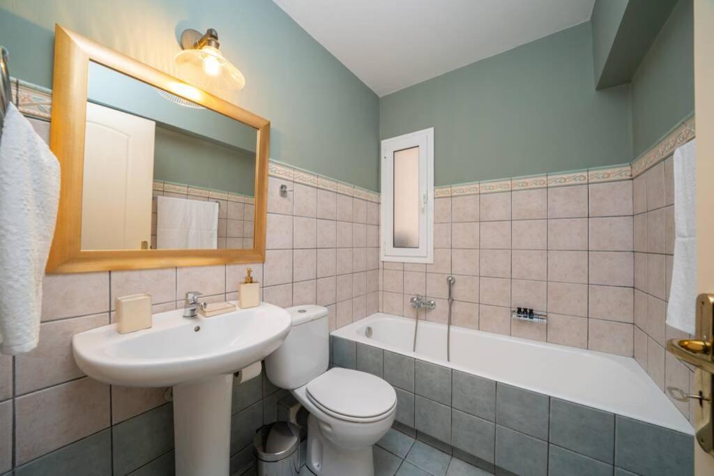 ארגוסטולי Central & Elegant Suite With Private Garden מראה חיצוני תמונה